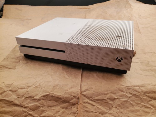 Xbox one 1681 solo console - 1681,